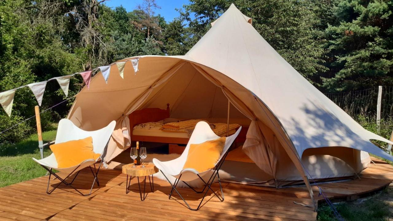 Hotel Glamping V Sadu à Sadská Extérieur photo